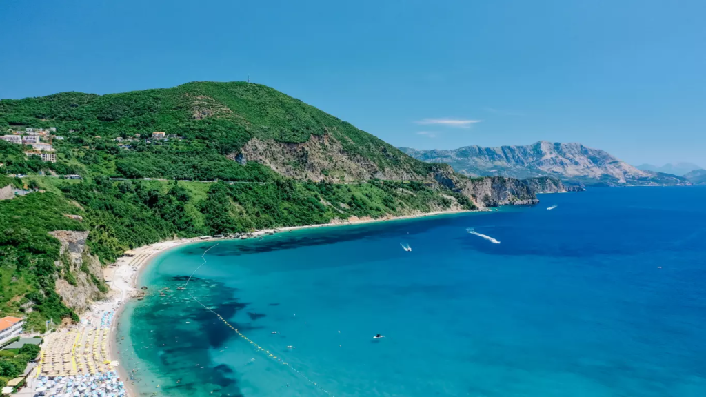 Paysage entre mer et montagne auMonténégro