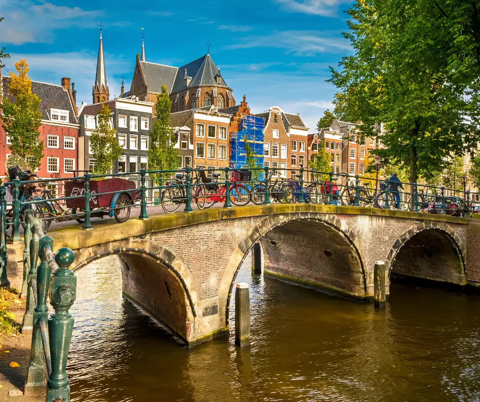 AMSTERMDAM - VOYAGES - MASSOL