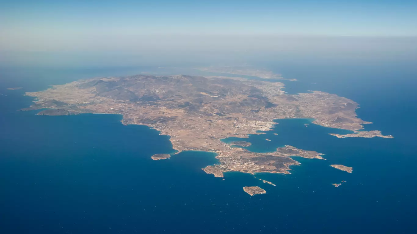Vue aérienne de l'île de Paros dans les Cyclades